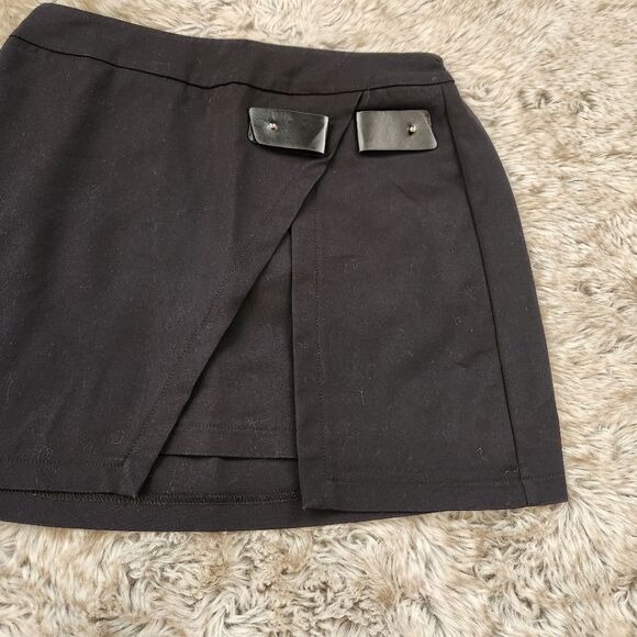 Seek the Label Split Front Layered Mini Skirt Black Women's Size Small - Picture 2 of 10